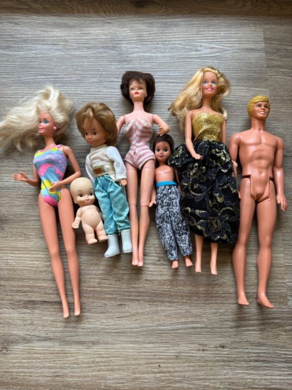 Vintage Barbie ken Mattel superstar lot of 8 dolls dressed with case and Clothes